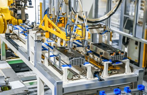 上汽大众新能源工厂投产，首款纯电SUV下半年亮相，数据处理服务助力智能转型